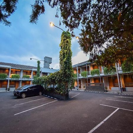 Hotel Nyland Pasteur Бандунг Экстерьер фото