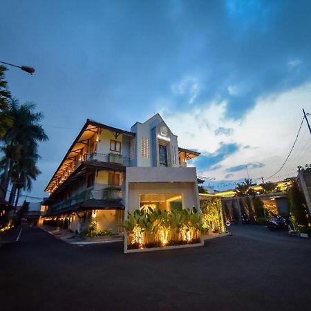Hotel Nyland Pasteur Бандунг Экстерьер фото